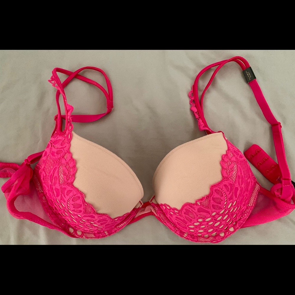 Victoria’s Secret push up bra—Brand New!